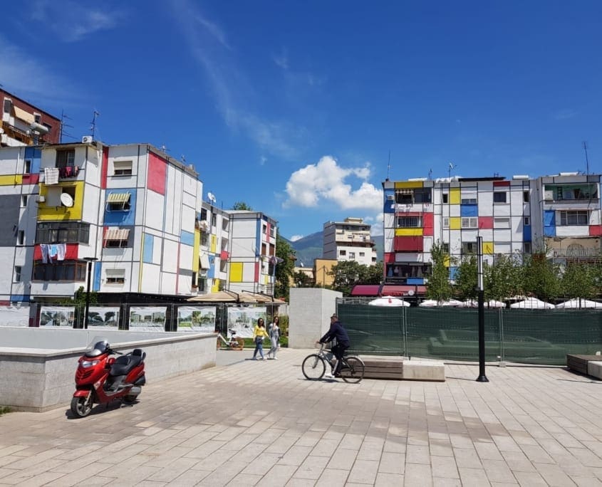 Gekleurde huizen in Tirana