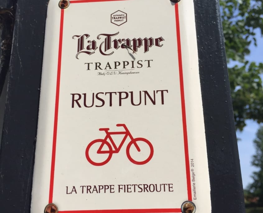 De Trappistenroute is makkelijk te volgen via deze bordjes