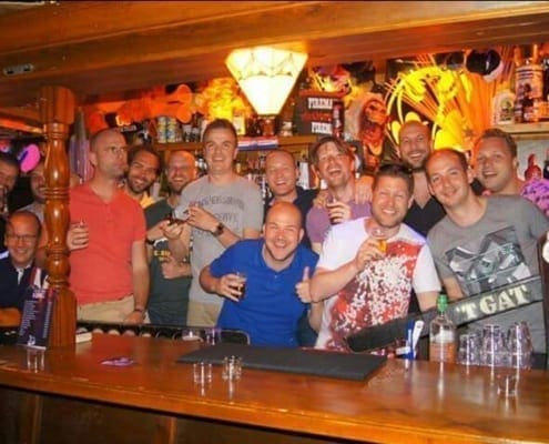 Nog nooit waren er zoveel kale mannen tegelijkertijd in Salou.