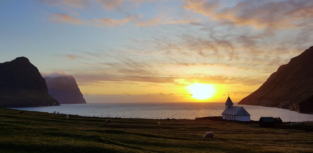 Zonsondergang bij Viðareiði