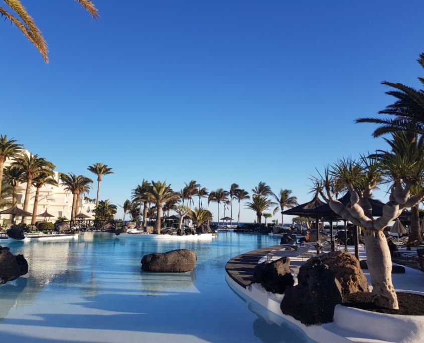 Zwembad van Meliá Salinas hotel in Costa Teguise