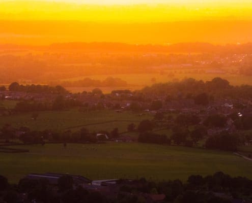 De zon zien zakken boven Zuid-Limburg.