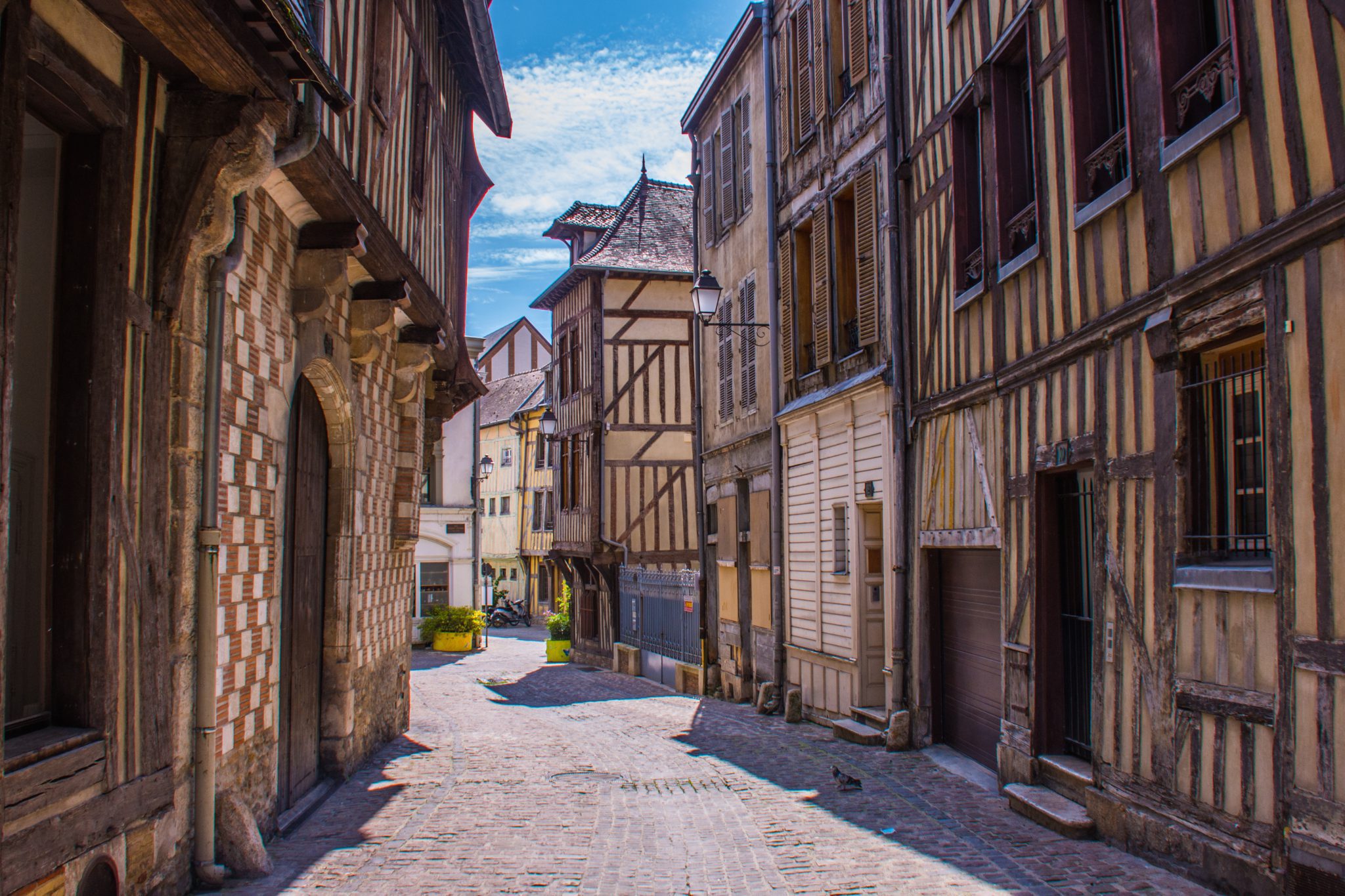 Kleine middeleeuwse steegjes bepalen het straatbeeld van Troyes.