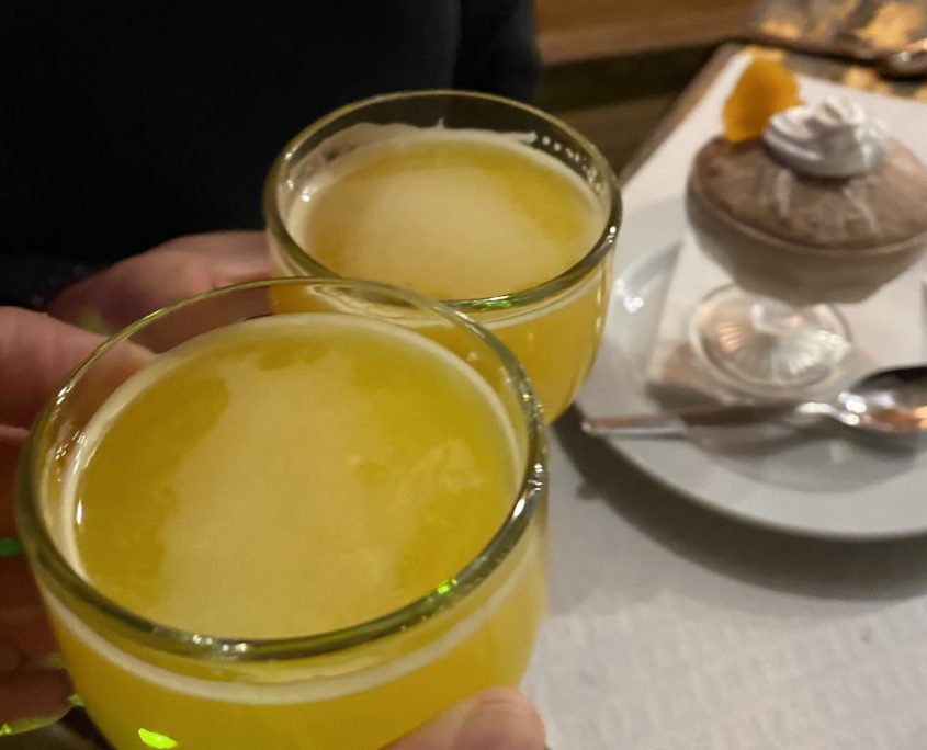 Poncha: het nationale drankje van Madeira. Veel alcohol, lekker zoet.