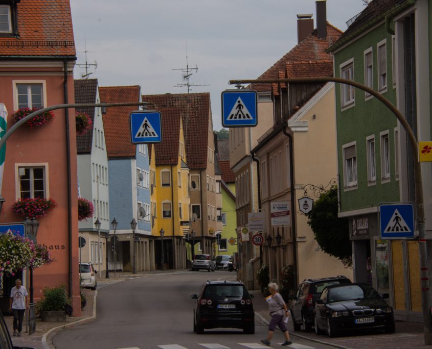 Het typisch Duitse centrum van Neresheim. Ideaal voor een niet-toeristische tussenstop.